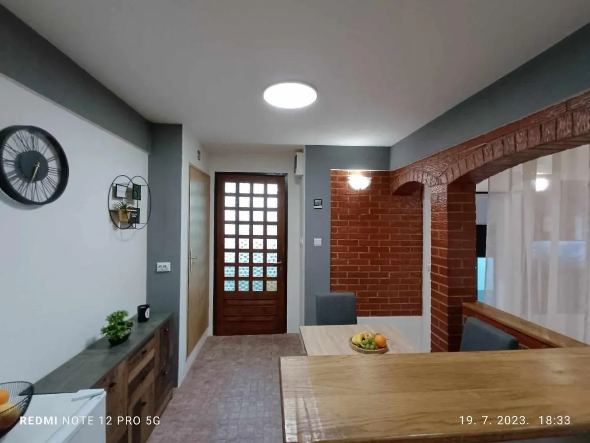 Apartment Tami With Swimming Pool 로브란